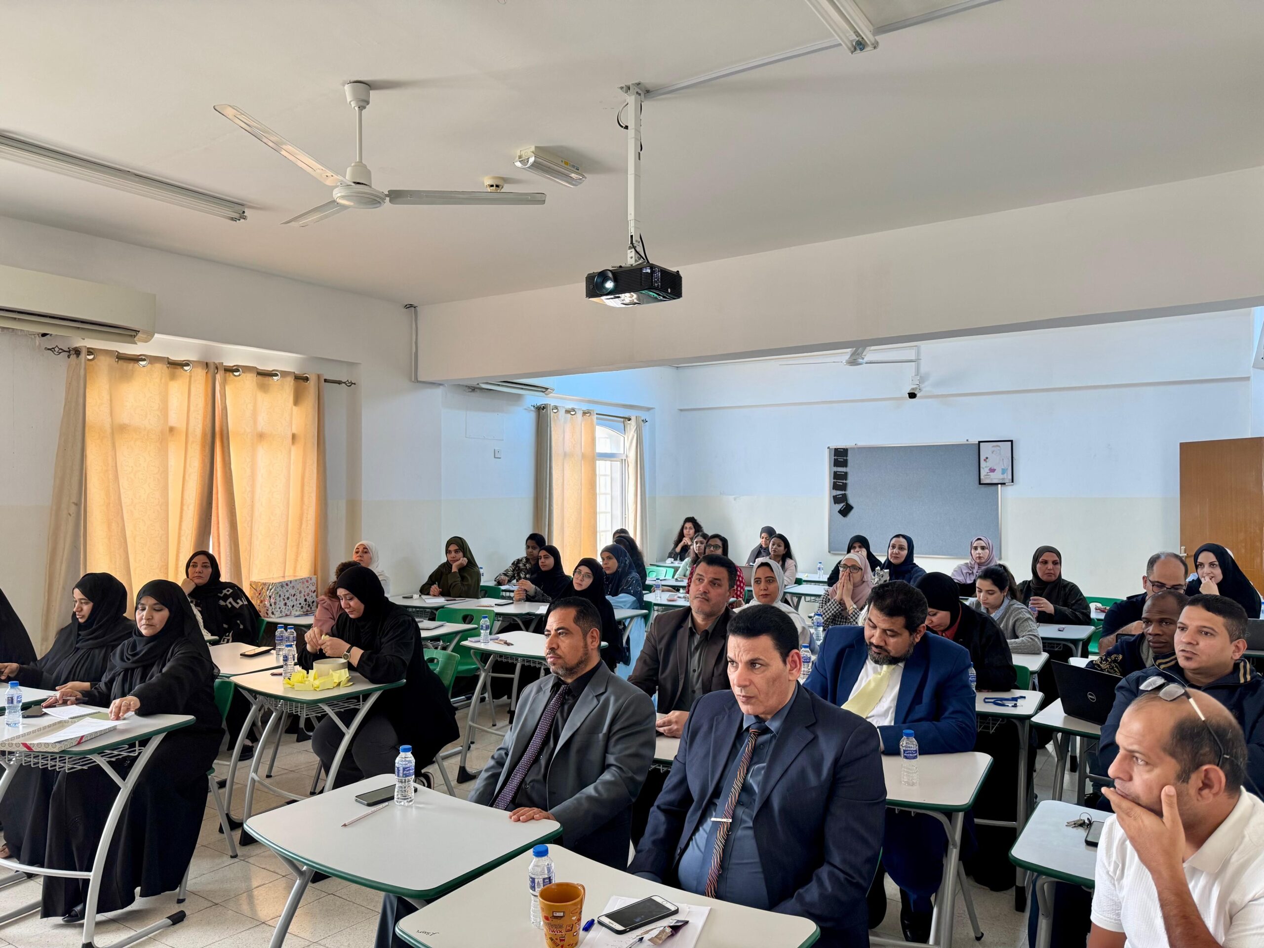 ورشة عمل بعنوان (علاج السلوكيات السلبية الصفية) (3)